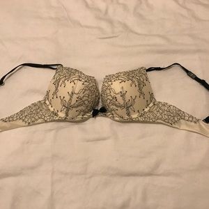 NWOT Victoria's Secret Bombshell Plunge Push Up